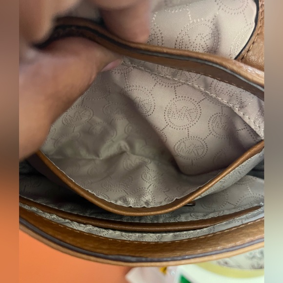 🤎🤎Small Michael Kors Messenger Bag🤎🤎 - Picture 9 of 13